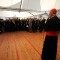Un momento di preghiera prima di accedere al Duomo