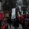 Il corteo all'interno del cimitero
