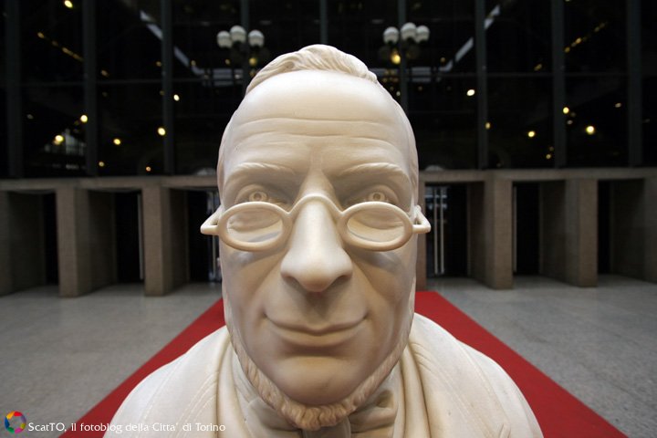 La statua commemorativa del Conte Camillo Benso di Cavour