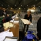 I presidenti di seggio consegnano i plichi elettorali al V padiglione di Torino Esposizioni