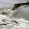 L'impeto dell'acqua alla diga Michelotti