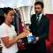 L\'assessore consegna al capitano il trofeo della Città di Torino