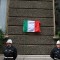Il Tricolore copre la targa dedicata a Mario Molinari