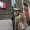 Giacomo Soncini porta sottobtaccio il volume Biogarfie e Opere di Mario Molinari