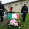 La targa nell'area verde adiacente alla Cascina Giajone
