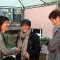 Mariagrazia Pellerino e Ilda Curti con la direttrice della scuola di via Assisi
