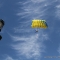 I paracadutisti in volo su Torino