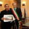 Rachid Khadiri posa con il Sindaco Piero Fassino