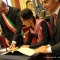 Aung San Suu Kyi firma del Libro d’Oro dei cittadini onorari torinesi