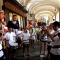 Prove di sfilata sotto i portici di piazza San Carlo