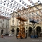 Allestimento del Tappeto volante di Daniel Buren in piazza Palazzo di Città