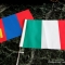 Le bandiere di Italia e Mongolia