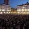 La folla in piazza Castello