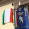 La targa a ricordo di Norberto Bobbio avvolta nel Tricolore