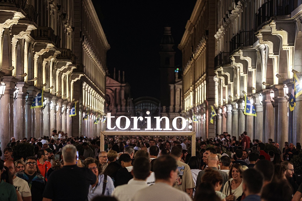 La cittĂ in festa per la nuova via Roma