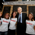 Il Sindaco Fassino nello stand della Città