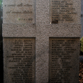La lapide in ricordo delle vittime del cinema Statuto al cimitero Monumentale