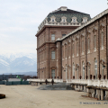 La Reggia e le montagne innevate