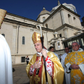 Il Cardinale Severino Poletto chiude la processione