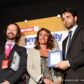 L\'Assessore Enzo Lavolta ritira il premio per il progetto finalista Cruscotto urbano, sviluppato dal CSI Piemonte