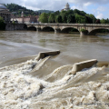 La piena del Po alla diga Michelotti
