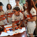 Le giocatrici del Rugby Junior Club Torino autografano la maglia per l\'Assessore Stefano Gallo