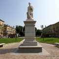 Il monumento a Giuseppe La Farina