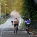 Appassionati di ciclismo pedalano verso la Basilica di Superga