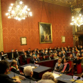 Il Presidente del Consiglio Comunale, Giovanni Maria Ferraris, apre la seduta solenne del Consiglio Comunale
