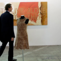 John Elkann tra gli stand di Artissima
