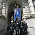 Il Gonfalone della Città esce da Palazzo Civico