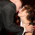 Il bacio tra Paolo Virzì e Micaela Ramazzotti