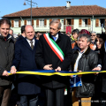 Il taglio del nastro alla presenza del Sindaco Fassino, dell\'Assesore Lubatti e del Presidente della Circoscrizione 10 Novello