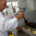 Il Maestro Giorgio Zanatta prepara il \"gelato del Papa\"
