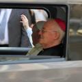 Papa Francesco lascia il tempio Valdese