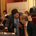 Gianmarco Montanari dialoga con il Sindaco Piero Fassino