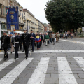 Il corteo si muove verso la galleria Tortora