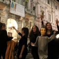 La partenza della parata da piazza Palazzo di Città