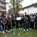 Gli studenti della scuola media Vian con l\'Assessore Lavolta