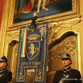 Il Gonfalone della Città listato a lutto