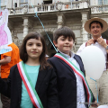 Lila e Pietro, nei panni del primo cittadino