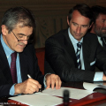 Il momento delle firme