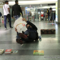 La performance alla stazione Metro Porta Nuova