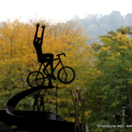 Il monumento a Coppi, poco distante dal giardino Bartali