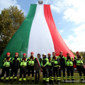 La Sindaca Appendino e i Vigili del Fuoco sotto il Tricolore