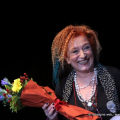 Omaggio floreale alla direttrice del Festival