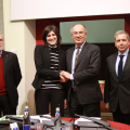 Stretta di mano fra la sindaca Chiara Appendino e il rettore Gianmaria Ajani