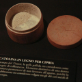 Scatolina in legno con cipria