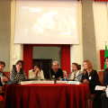 Il tavolo della conferenza stampa
