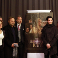 Il cast di Broken Key con le autorità